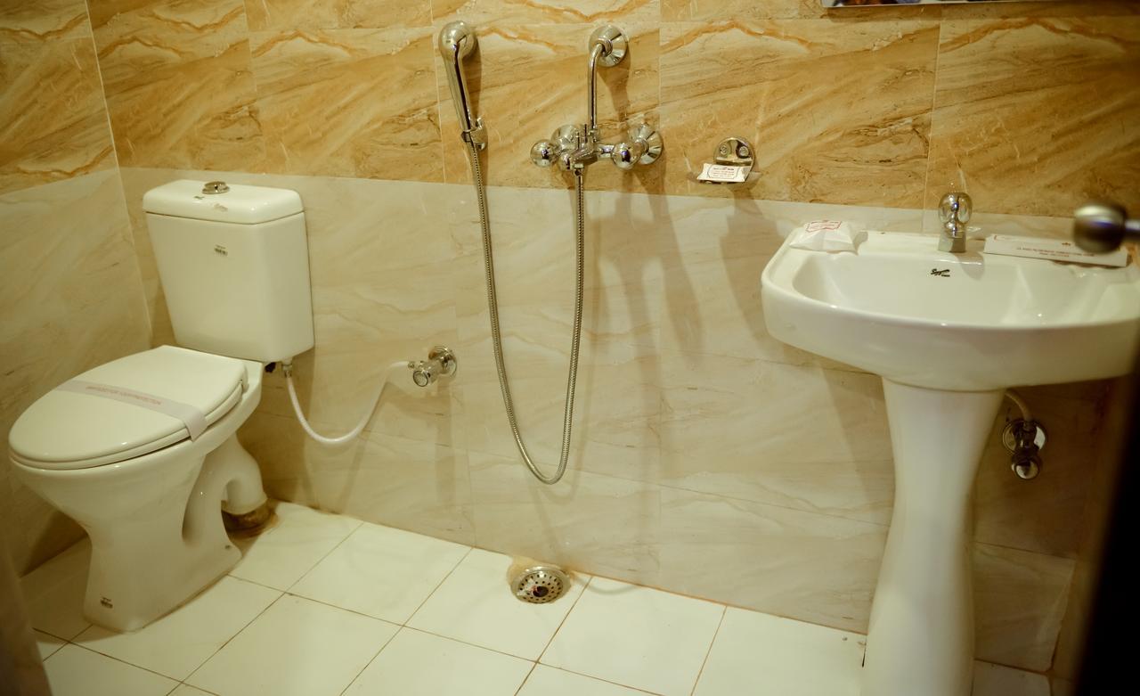 Hotel Mm Guwahati Ngoại thất bức ảnh
